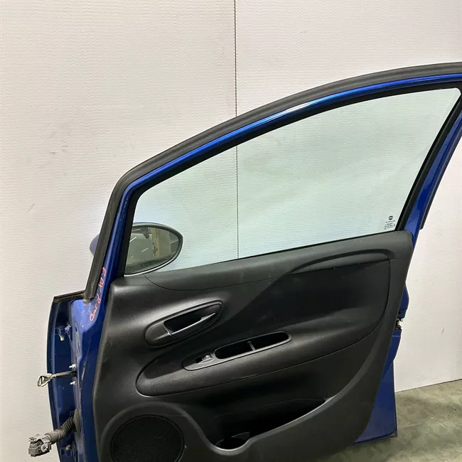 Porta anteriore destra