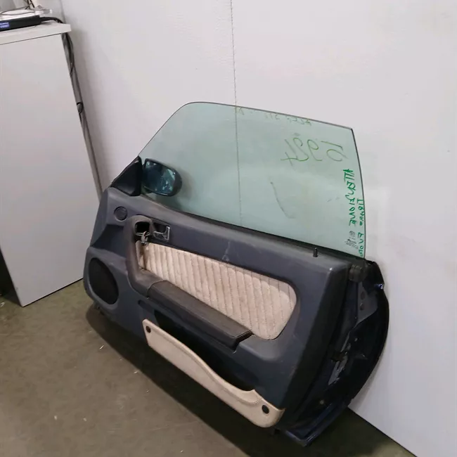 Porta anteriore destra