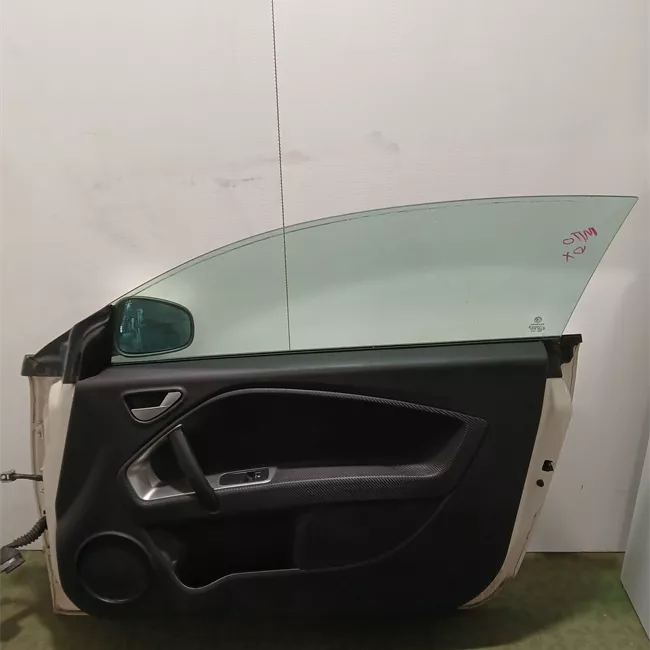 Porta anteriore destra