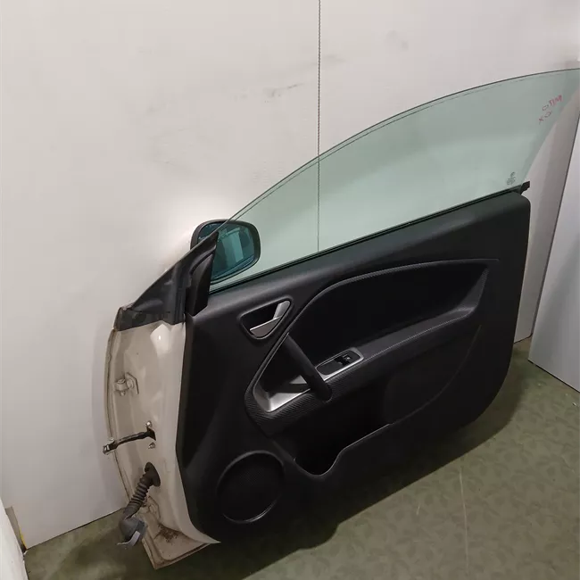 Porta anteriore destra