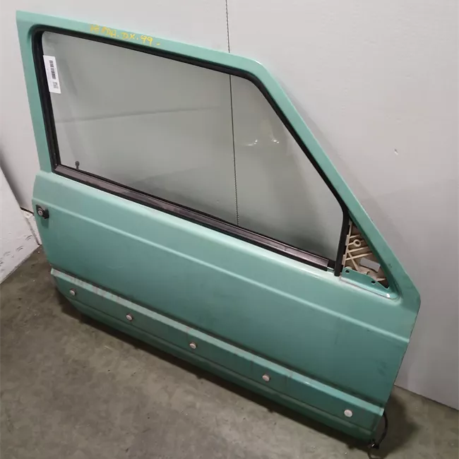 Porta anteriore destra