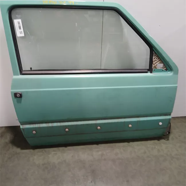 Porta anteriore destra