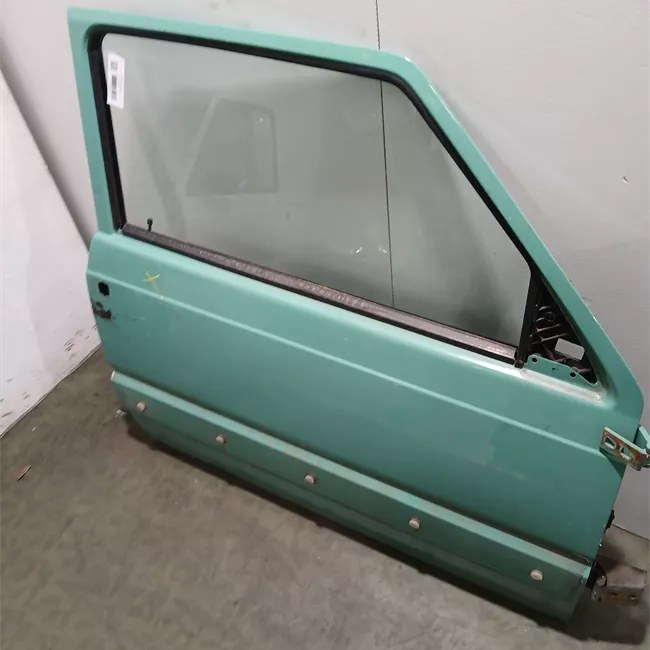 Porta anteriore destra