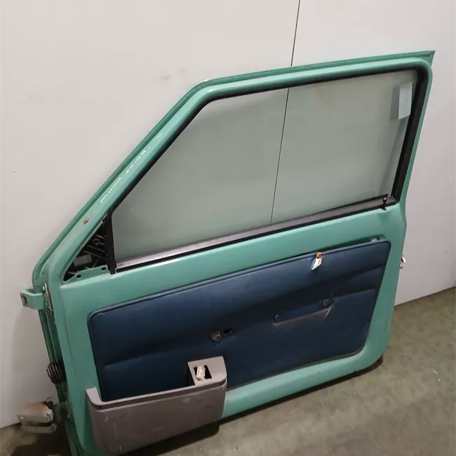 Porta anteriore destra