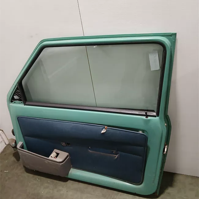 Porta anteriore destra