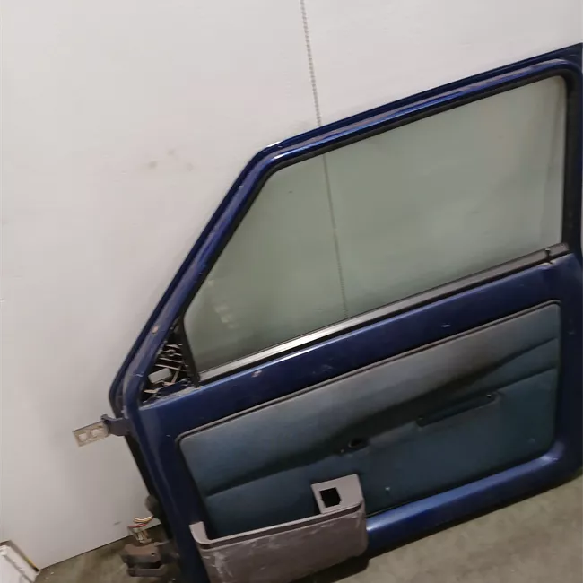 Porta anteriore destra