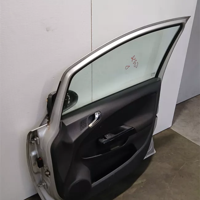 Porta anteriore destra