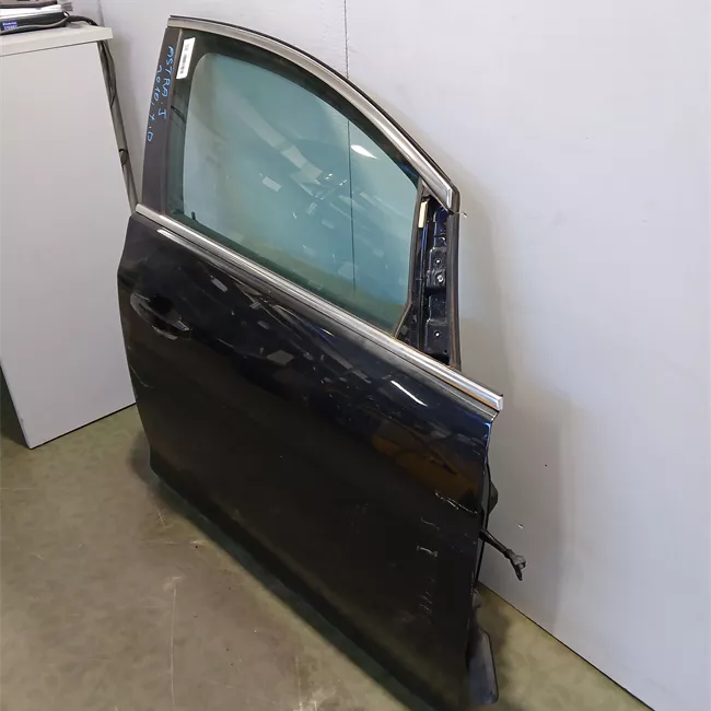 Porta anteriore destra