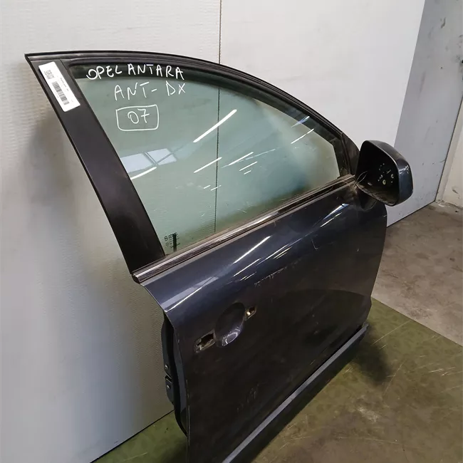 Porta anteriore destra