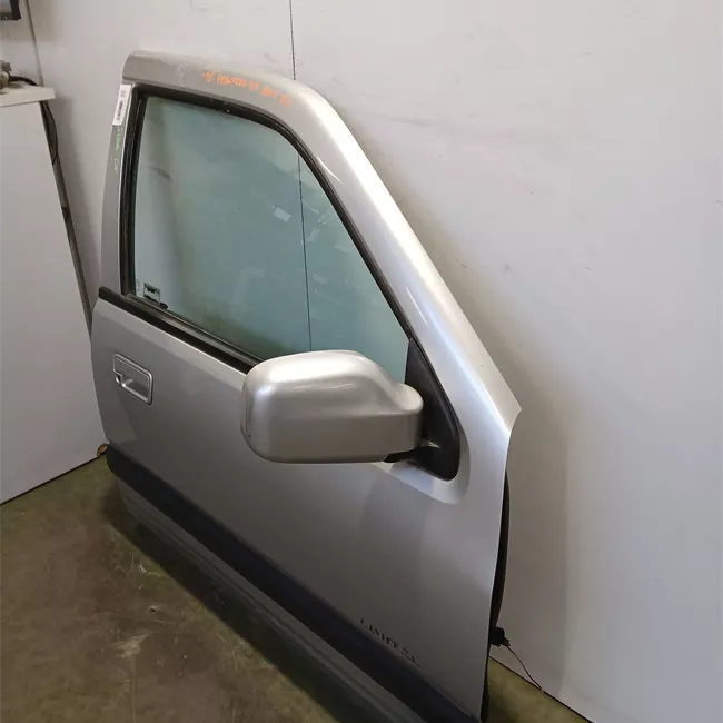 Porta anteriore destra