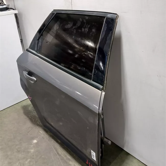 Porta posteriore destra