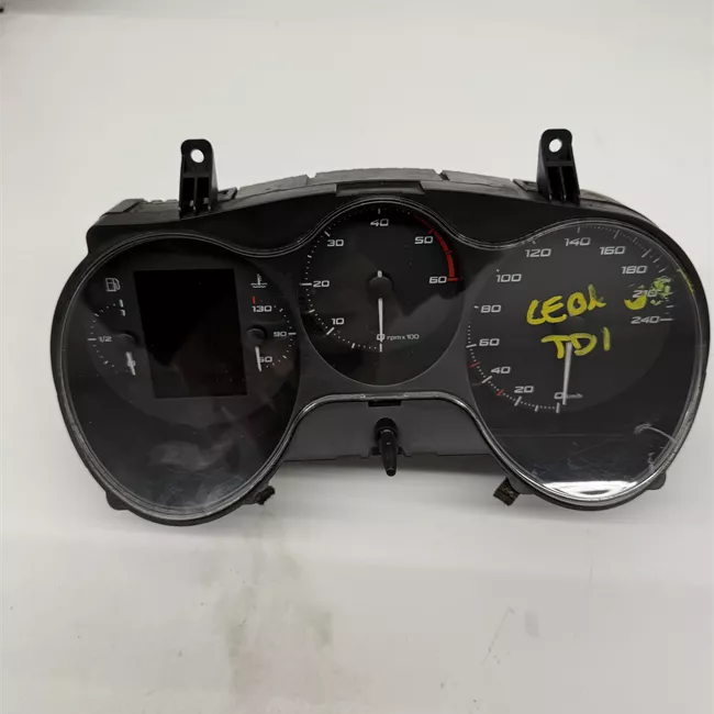 Quadro strumenti completo con dispaly