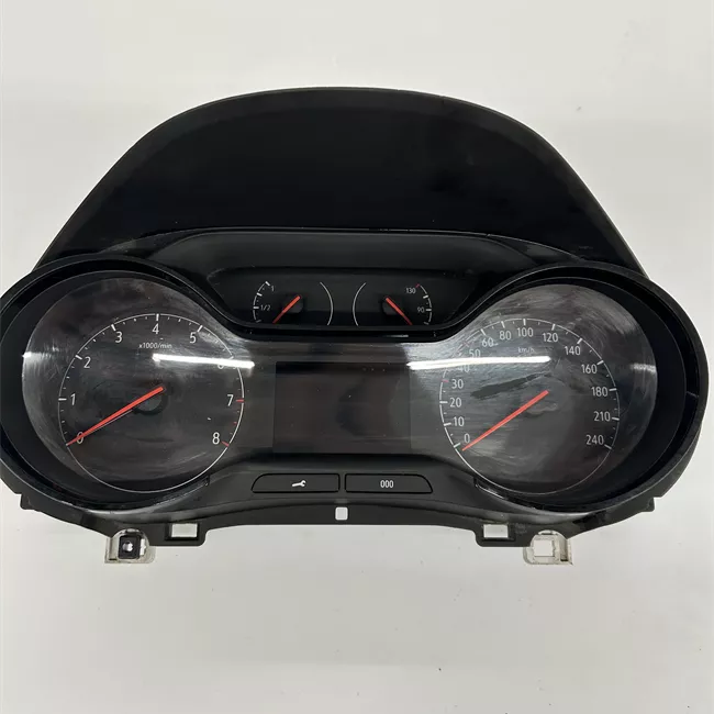 Quadro strumenti completo con schermo LCD