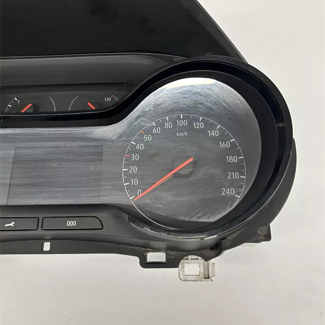 Quadro strumenti completo con schermo LCD