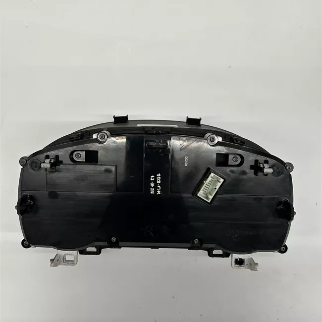 Quadro strumenti completo con schermo LCD