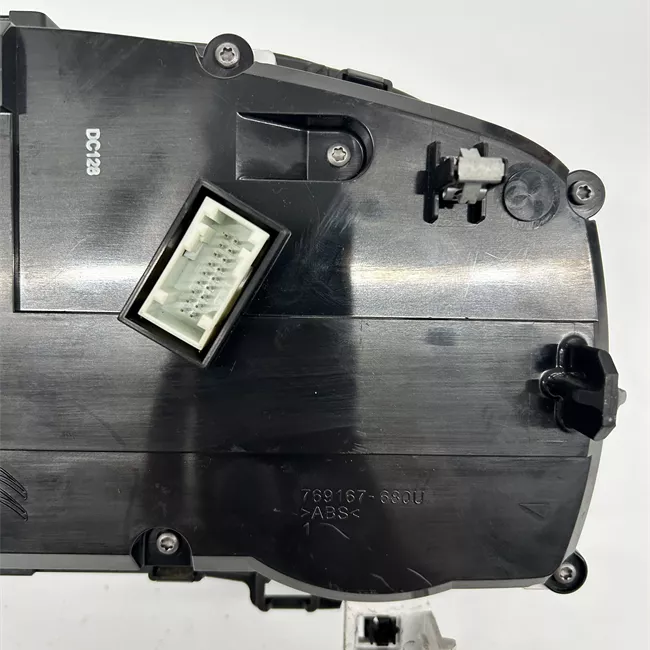 Quadro strumenti completo con schermo LCD