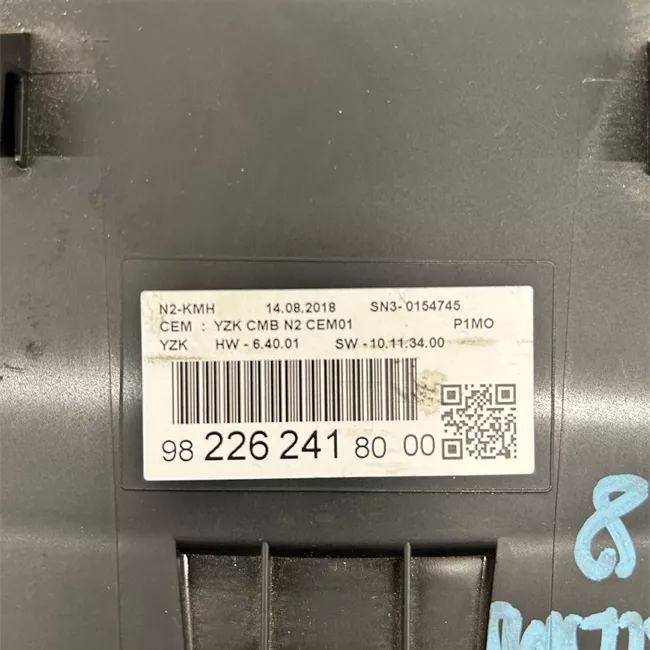 Quadro strumenti completo con schermo LCD