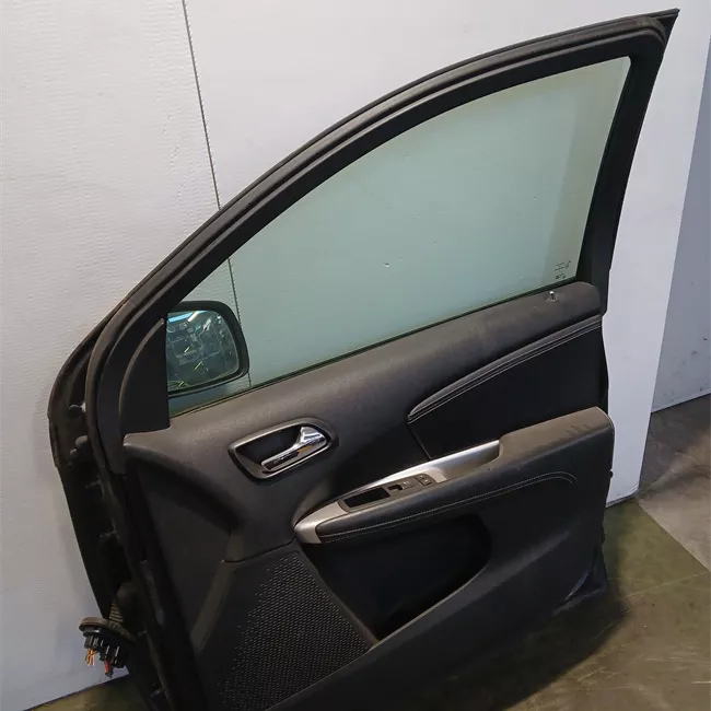 Porta anteriore destra