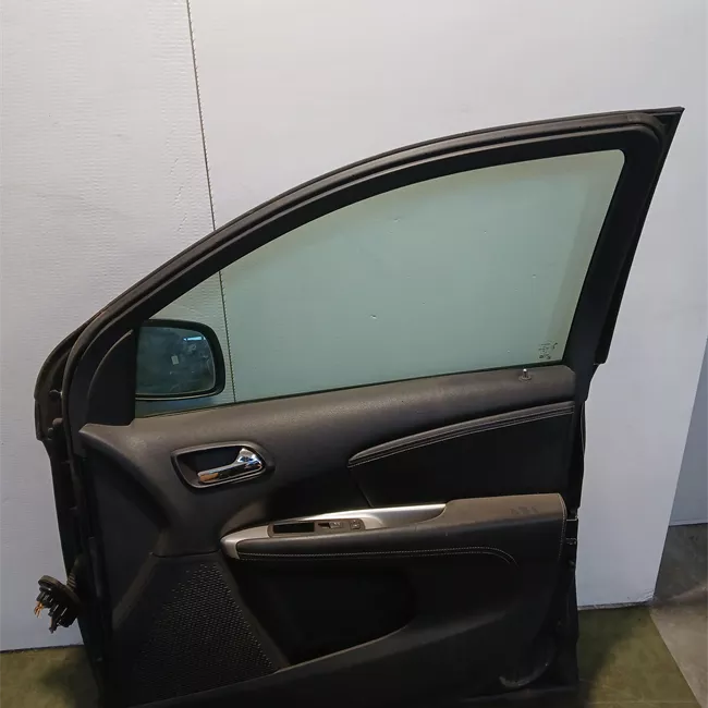 Porta anteriore destra