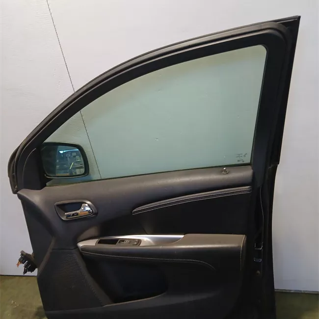 Porta anteriore destra