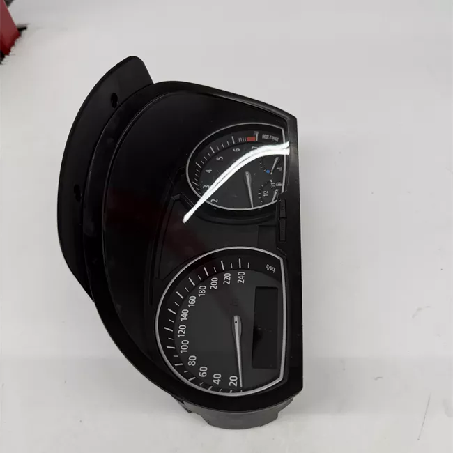 Quadro strumenti completo km/h solo adatto per cambio ma