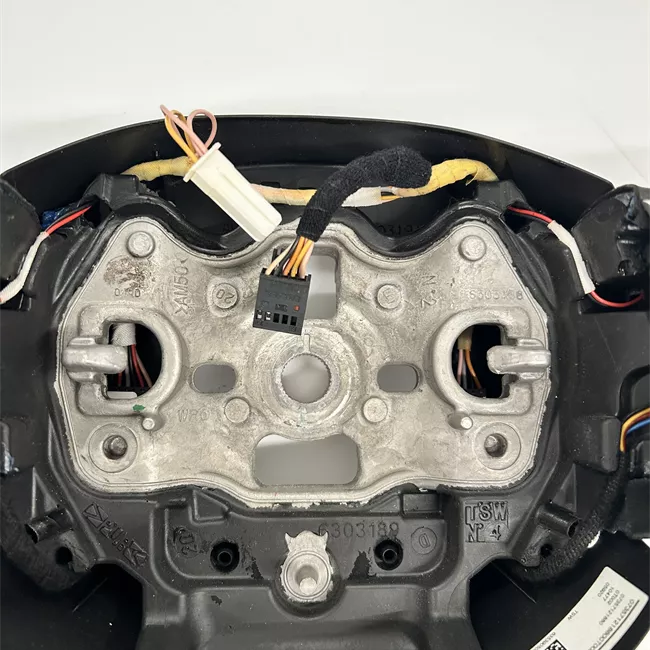 Volante Pelle con comandi/cruise control