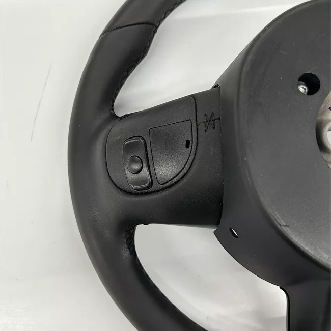 Volante Pelle con comandi/cruise control