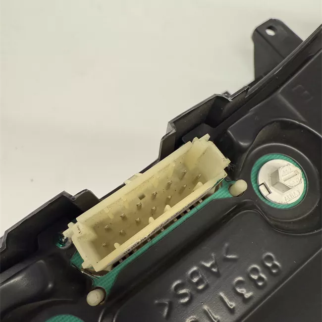 Quadro portastrumenti con anelli cromati