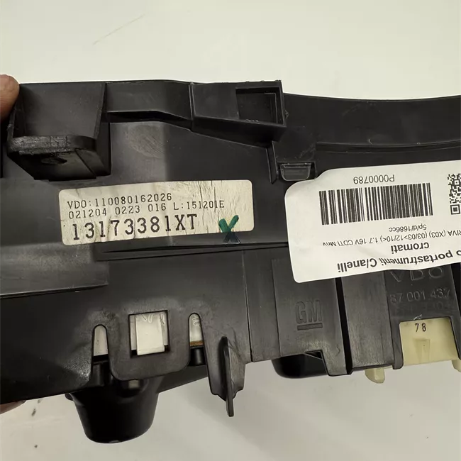 Quadro portastrumenti con anelli cromati