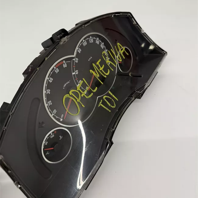 Quadro portastrumenti con anelli cromati