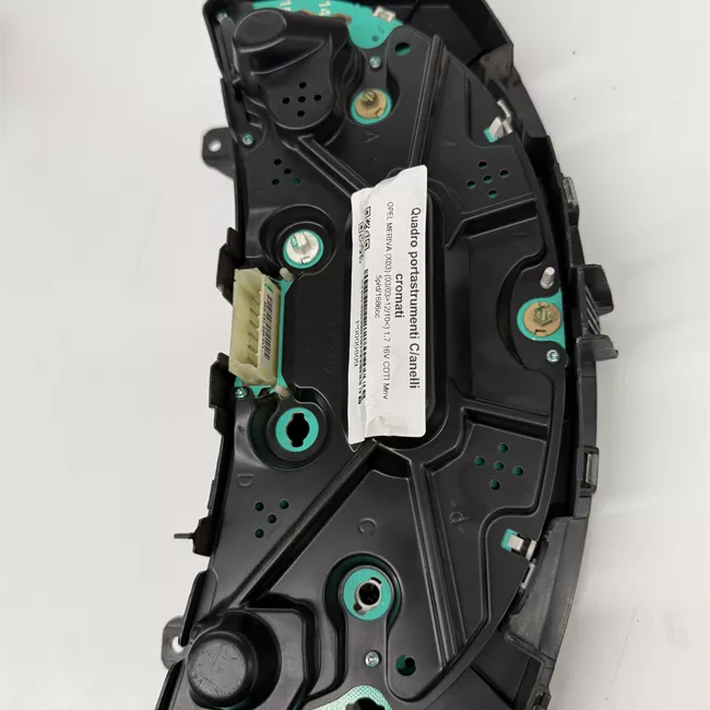 Quadro portastrumenti con anelli cromati