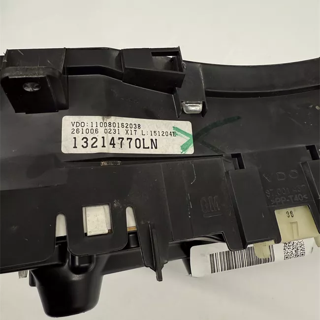 Quadro portastrumenti con anelli cromati