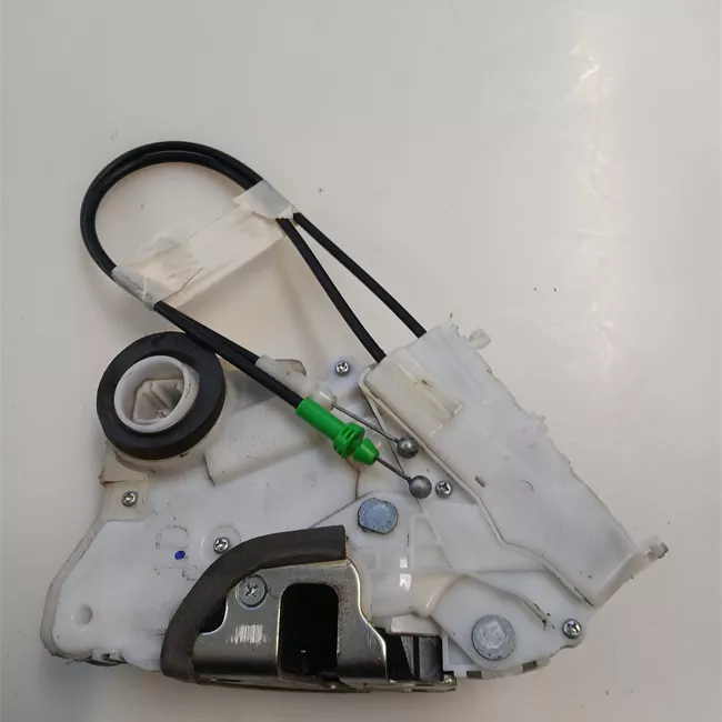 Serratura porta anteriore sinistra con chiusura centralizzata