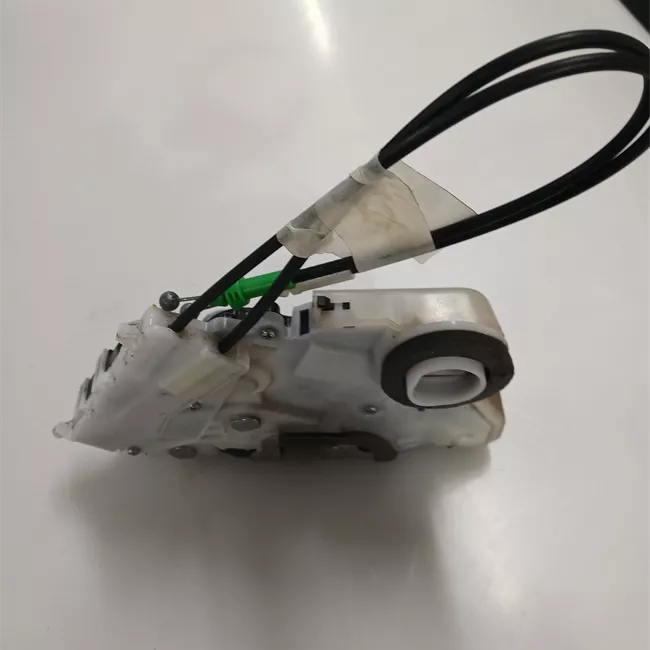 Serratura porta anteriore destra con chiusura centralizzata