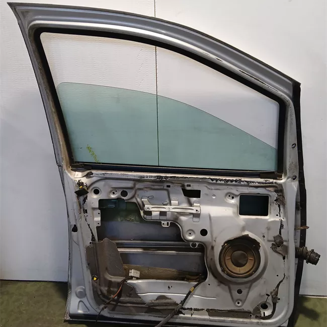 Porta anteriore sinistra