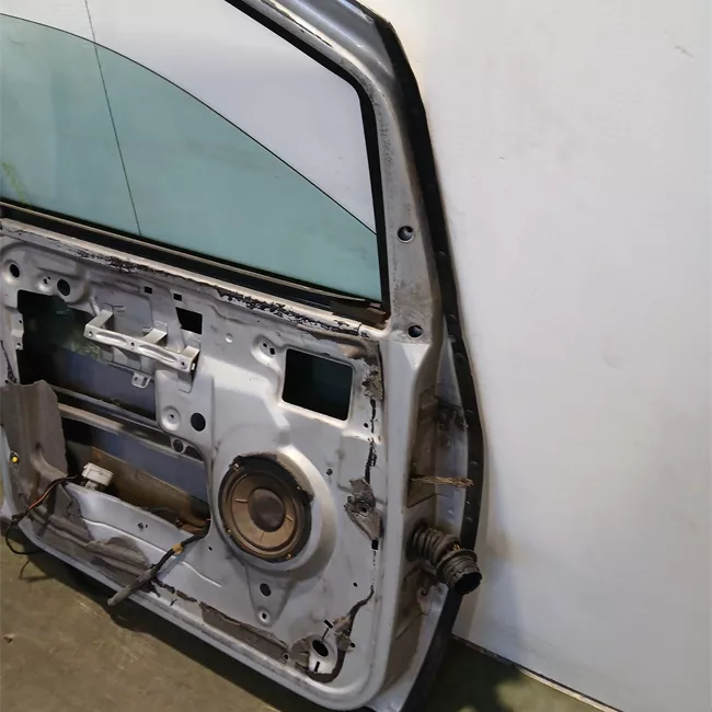 Porta anteriore sinistra