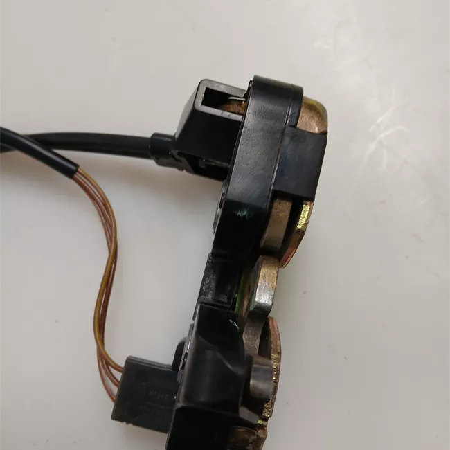 Serratura portello posteriore con sgancio posteriore telecomandato