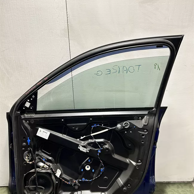 Porta anteriore destra