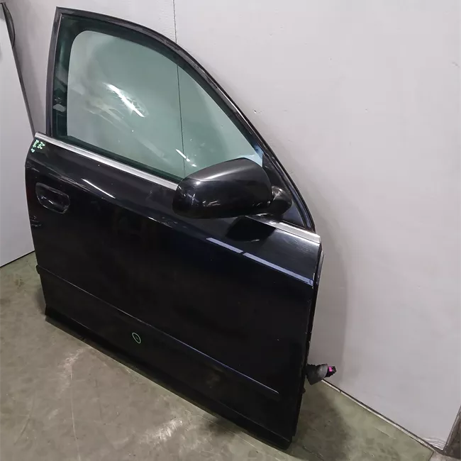 Porta anteriore destra