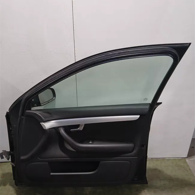 Porta anteriore destra