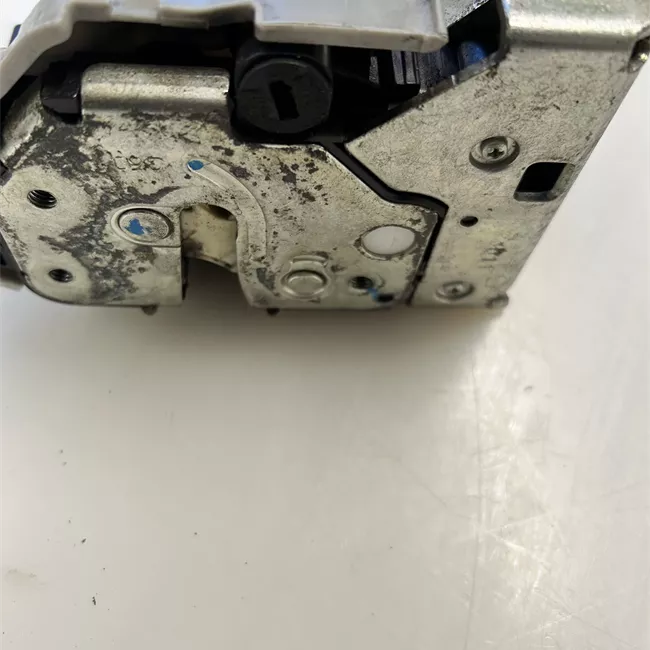 Serratura porta anteriore destra