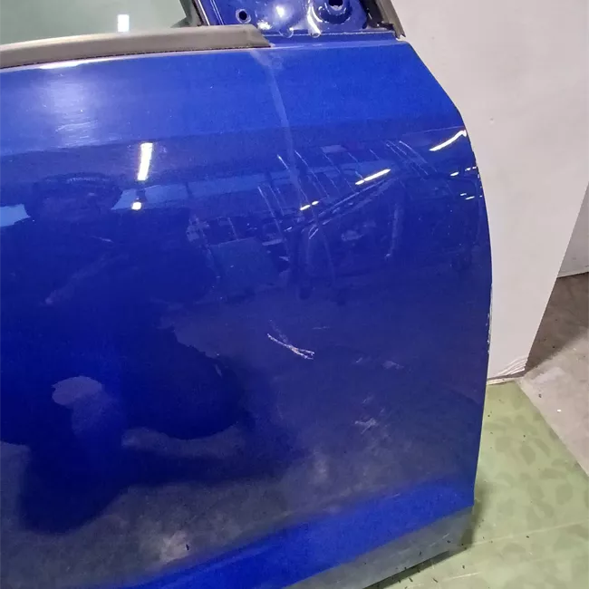 Porta anteriore destra