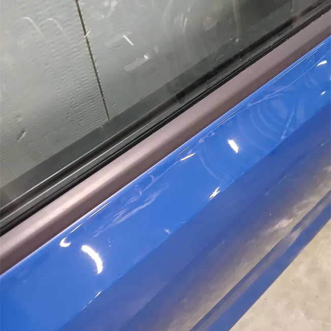 Porta anteriore destra