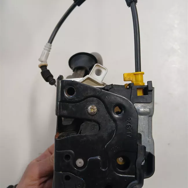 Serratura porta anteriore destra