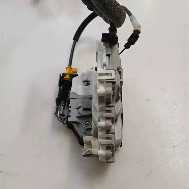 Serratura porta anteriore destra