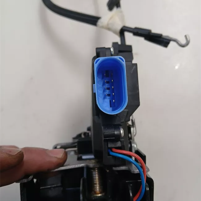 Serratura porta anteriore destra