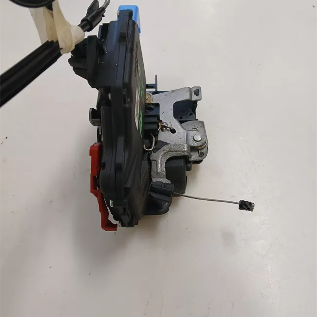 Serratura porta anteriore destra