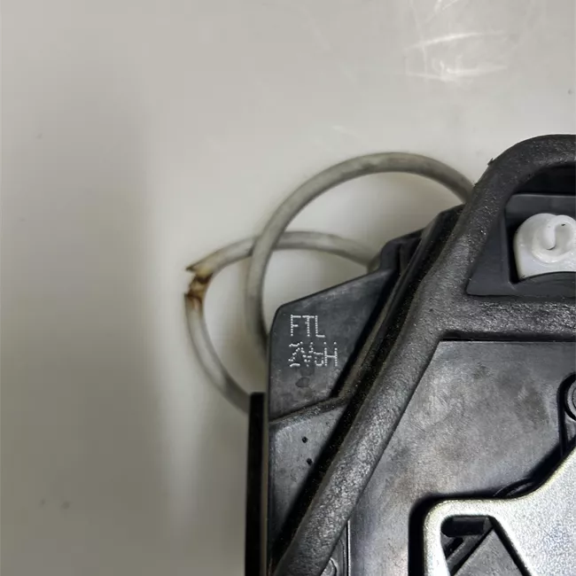 Serratura porta anteriore sinistra