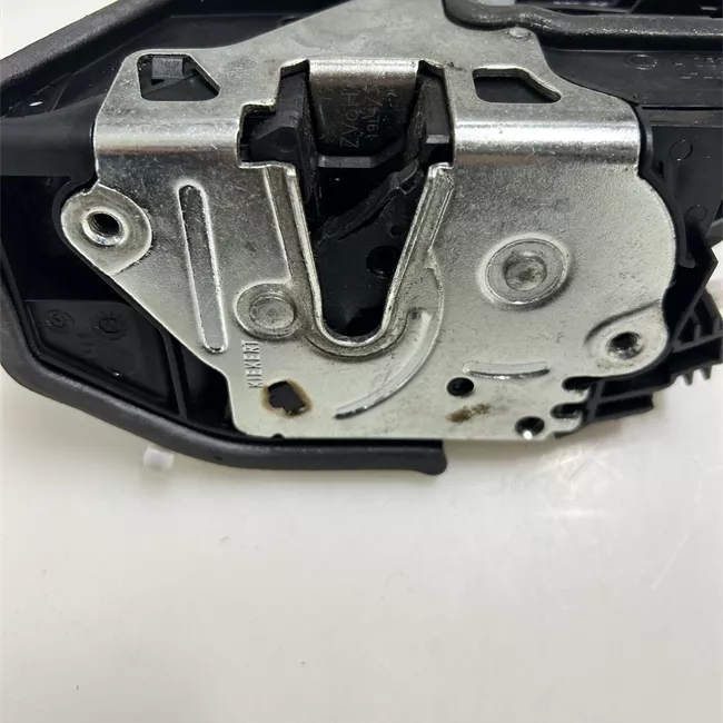 Serratura porta anteriore sinistra