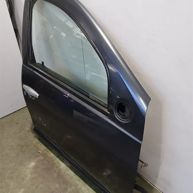 Porta anteriore destra